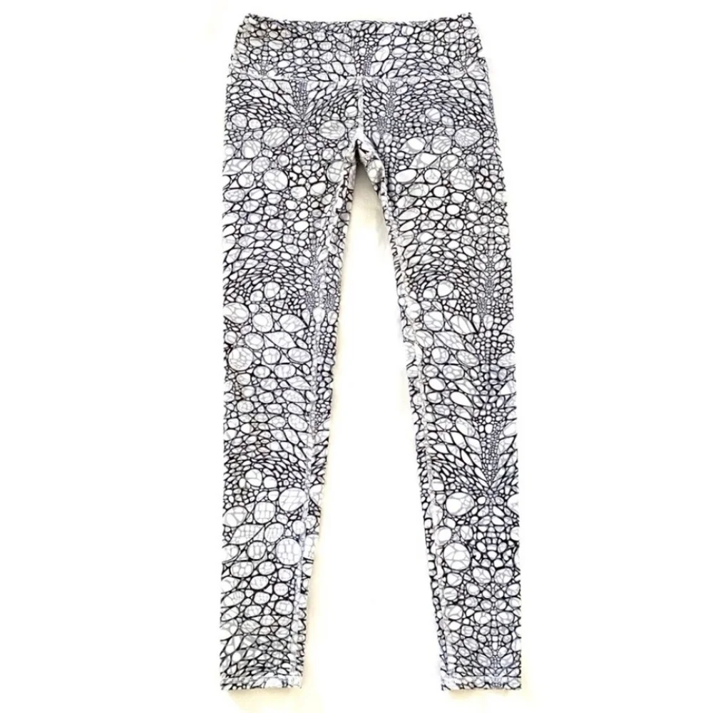 Alo Yoga Iguana Black Gray White Leggings Size XS